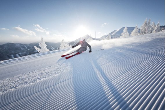 The sports business in the shadow of the Corona crisis: How are the international winter sports brands now adapting to the new situation in the retail sector?