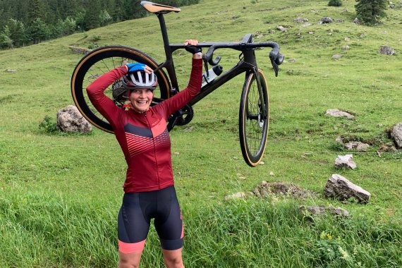 Keine Wettkämpfe? Mit dem richtigen Mindset und Training halten wir uns trotzdem fit. Keine Wettkämpfe? Mit dem richtigen Mindset und Training halten wir uns trotzdem fit.
