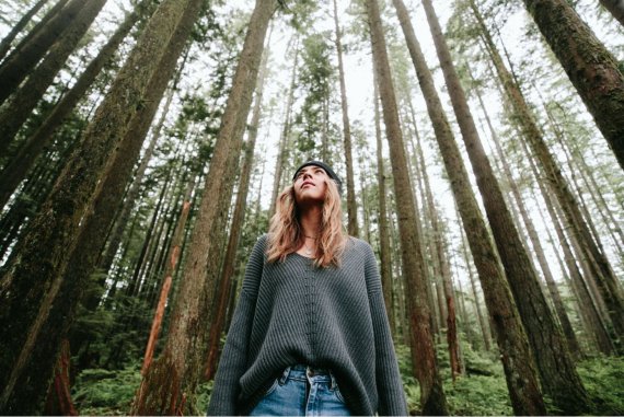 The name says it all: for every product sold, Tentree from Canada plants ten trees. 