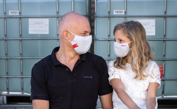 HeiQ CEO Carlo Centonze and his daughter in HeiQ Viroblock-ed masks