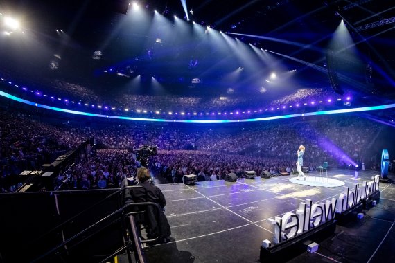 Miriam Höller speaks at an event in front of thousands of listeners Miriam Höller speaks at an event in front of thousands of listeners