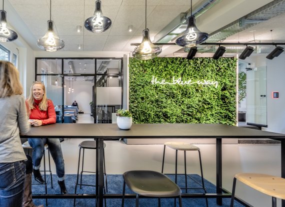 Bürobeispiel aus Zürich mit Meetingfläche Bürobeispiel aus Zürich mit Meetingfläche