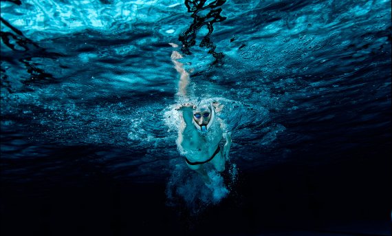 mb-EN-AMEO-PowerBreather-02 PowerBreather in underwater action.