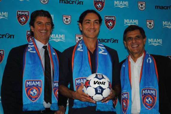 mb-151201-DSC_0860 Die Verantwortlichen bei Miami FC freuen sich über den neuen Sponsor Macron