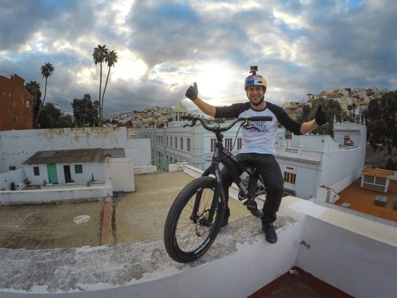 mb-MacAskill_GoPro Danny MacAskill über den Dächern Gran Canarias