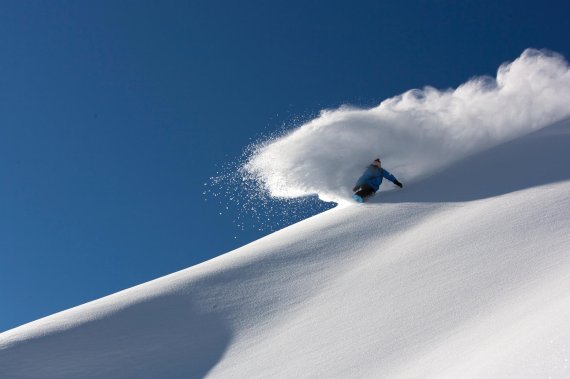 mb-en-Jeremy-Jones-Turkey Professional snowboarder Jeremy Jones in the powder snow.