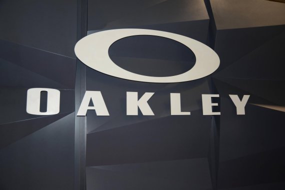 mb-oakley_streicht_jobs