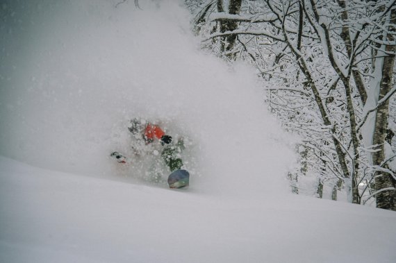 mb-en-ITV_alex_warburton_yes2020 Romain DeMarchi in Japan