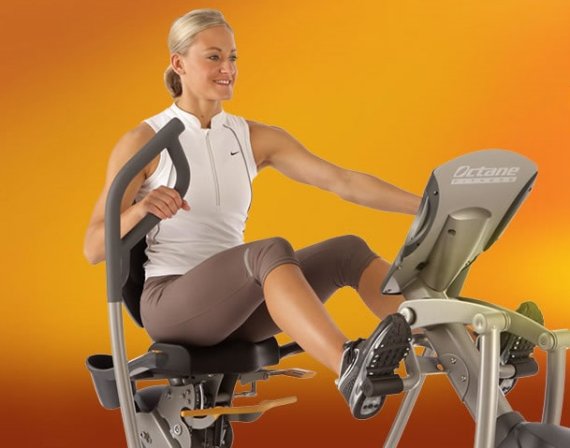 mb-en_nautilus_octane A woman trains on a crosstrainer