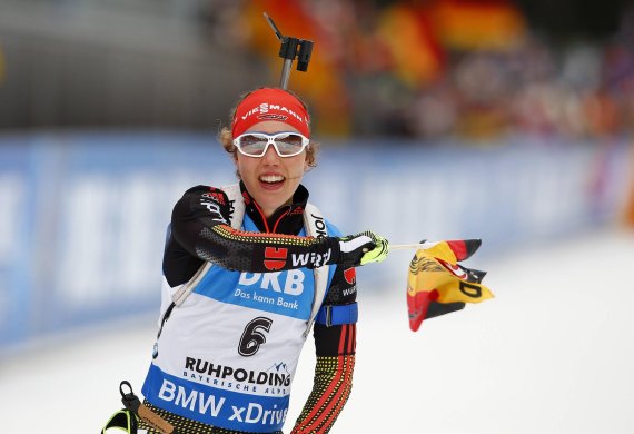 mb-Dahlmeier-Zieleinlauf_2 Biathletin Laura Dahlmeier auf den letzten Metern zum Sieg