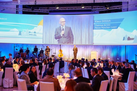 mb-160123-ISPO MUNICH 2015_jf_1634 Messe-Chef Klaus Dittrich moderiert das VIP-Dinner der ISPO 2015.