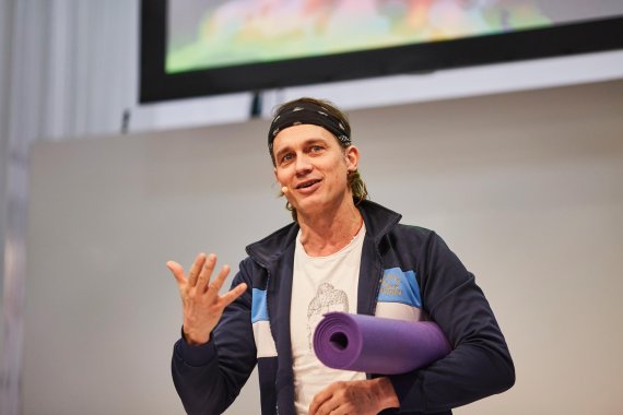 Ralf Bauer präsentiert sein Tibetisches Yoga 