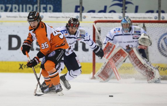 mb-telekom_del Szene aus DEL-Spiel Wolfsburg gegen Iserlohn