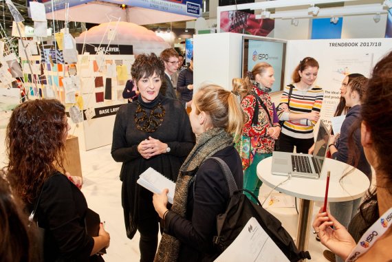 mb-en-Louisa-Smith-Tex-Peking Louisa Smith is a trend scout in the textile industry: She predicts the trends of the next years.
