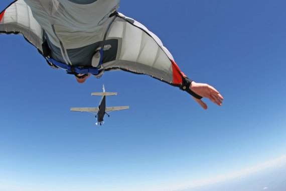 mb-160223-ThinkstockPhotos-144874700 Wingsuit: Wie ein Vogel fliegen – nie war man diesem Traum so nah.