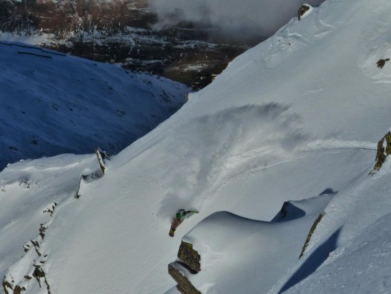 mb-en-Schnitzler1 Johannes Schnitzer doing a Powderturn