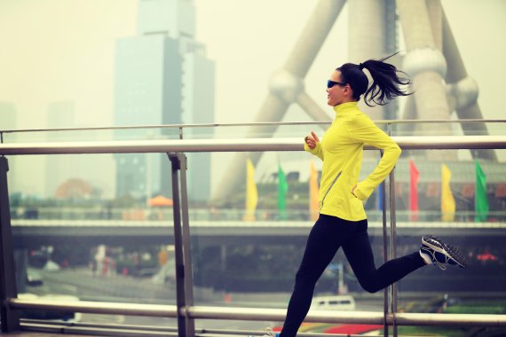 mb-en-china_laueft2 Chinese woman running in the city.