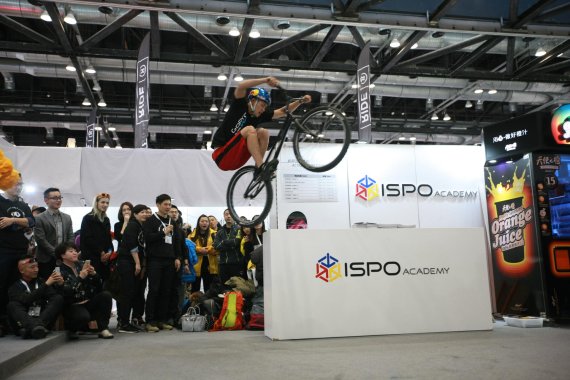 mb-en-Beijing-Academy All platforms of ISPO were in Beijing: here you can see ISPO ACADEMY, but there was ISPO AWARDS and ISPO TEXTRENDS.