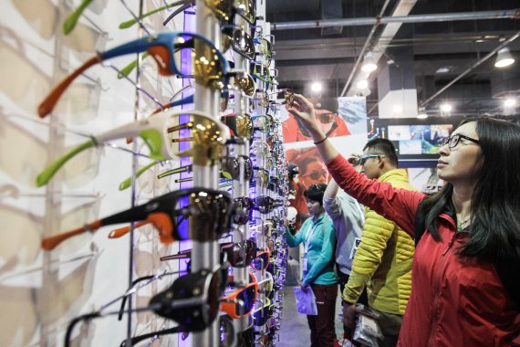 mb-en-Beijing-Aussteller_2 The products are very strong as well: 490 exhibitors presented 700 brands and their innovations at ISPO BEIJING 2016