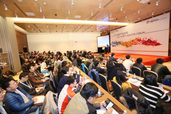 mb-en-ISPO-Beijing-Aussteller_1 Full house: 2016 came 29 percent more visitors to ISPO BEIJING than the previous year.