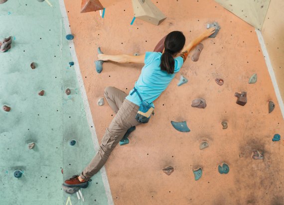 mb-160305-ThinkstockPhotos-492782262 Bouldern: Technik statt zu viel Krafteinsatz