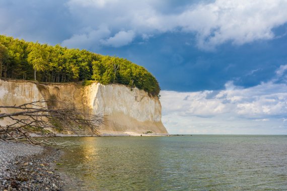 mb-160309-ThinkstockPhotos-497691990 Klettern verboten, heißt es an den Kreidefelsen auf Rügen. Doch es gibt Alternativen.