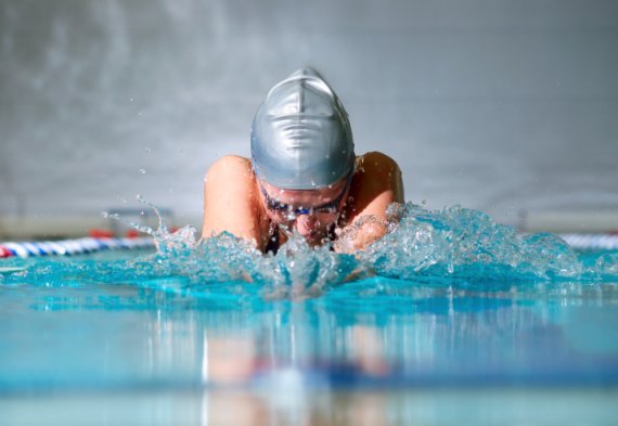 mb-160311-ThinkstockPhotos-126921254 Kaum etwas ist besser für die Fitness, als im Becken ruhig seine Bahnen zu ziehen
