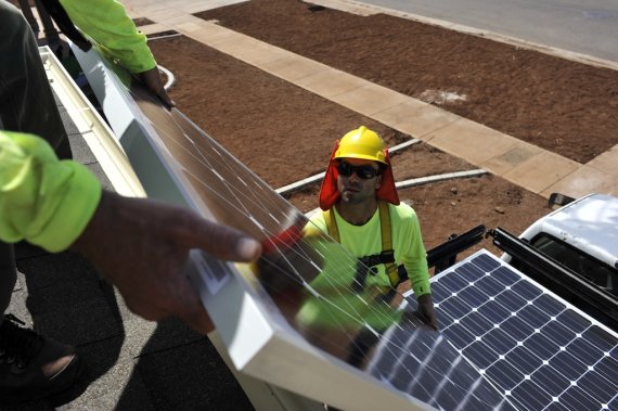 mb-160315-patagonia Workers install the solar cells on the houses