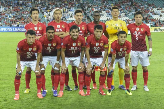 mb-en-Mannschaft-Evergrande The team of Guangzhou Evergrande with the columbian Superstart Jackson Martinez.