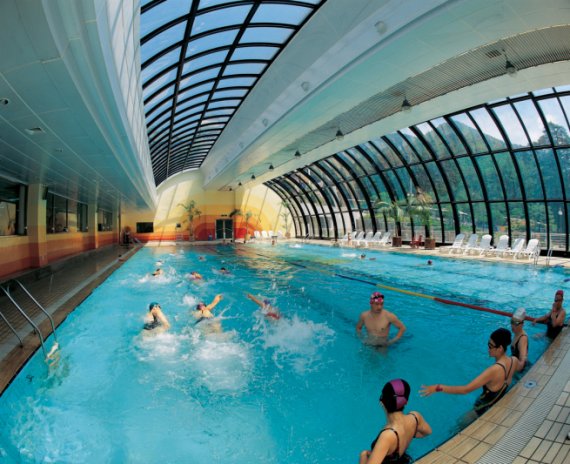 mb-160317-ThinkstockPhotos-87181217 Lichtdurchflutet aber wettergeschützt – Schwimmen in der Halle