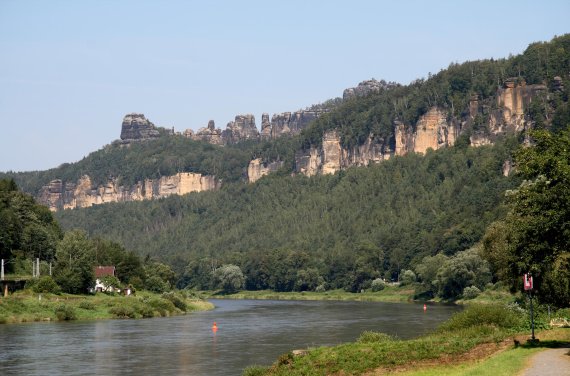 mb-160322-ThinkstockPhotos-118290125 Wandern zwischen den bizarren Felsformationen des Elbsandsteingebirges