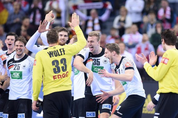 mb-ergo-dhb German handball team celebrates