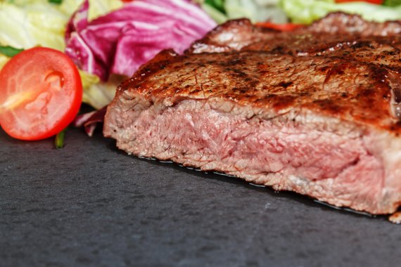 Frühstücksgenuss - ein perfekt zubereitetes Rib-Eye-Steak