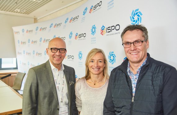 mb-eog-jansen-derwitz Delighted by the new members of the European Outdoor Group (from the right): EOG President, John Jansen (Keen), Saskia Stock (Transa Backpacking AG) and Klaus Dittrich, Chairman of the Board of Management for Messe München.