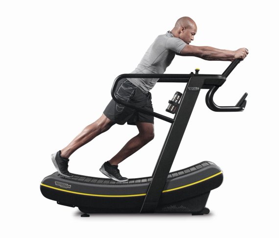 mb-160405-Technogym Skillmill_men 1 (1) Auch Krafttraining ist mit SKILLMILL möglich. Der Widerstand wird erhöht und somit die Muskelleistung gesteigert.