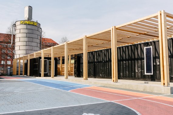 Groseramente entrada Penélope Adidas Opens Runbase in Berlin