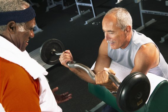 mb-160415-ThinkstockPhotos-200380505-001 Dank Krafttraining fit bis ins hohe Alter