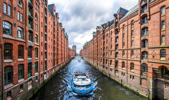 mb-160427-ThinkstockPhotos-498843048 Mit dem Bike auf Tour – Seitenblick in der Hamburger Speicherstadt