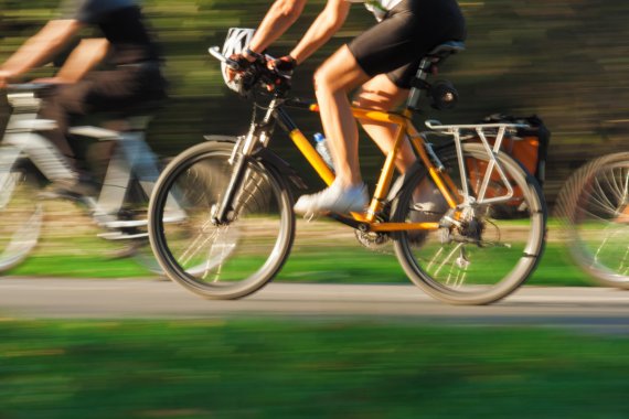 mb-160427-ThinkstockPhotos-466712818 Sportlich unterwegs im Straßenverkehr – mit dem Trekkingbike