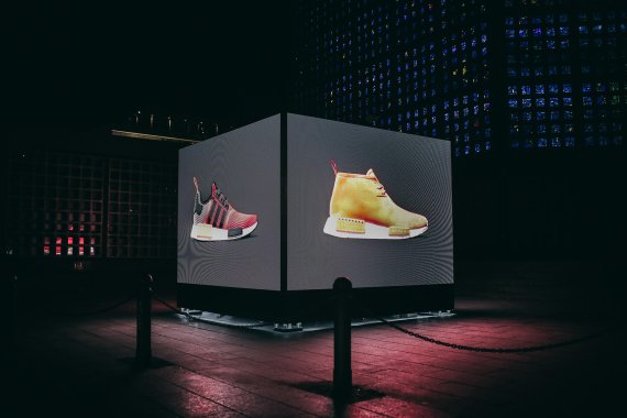 mb-160428-426712 In Adidas’s NMD campaign customers could follow the live event by video cube in six European cities.