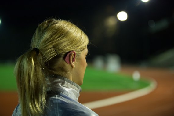 mb-Cosinuss3 Cosinuss: That's the way you use the Cosinuss ear plug.