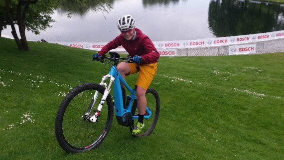 mb-Greta-Weithaler Greta Weithaler hat den Juniorenweltcup im Cross Country gewonnen: Die 19-Jährige steigt aber auch gerne aufs E-Bike.