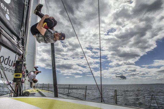 Jason Paul sucht sich die verrücktesten Orte für seine Freerunning-Stunts aus: Auch auf einem Segelboot können starke Stunts abgeliefert werden.