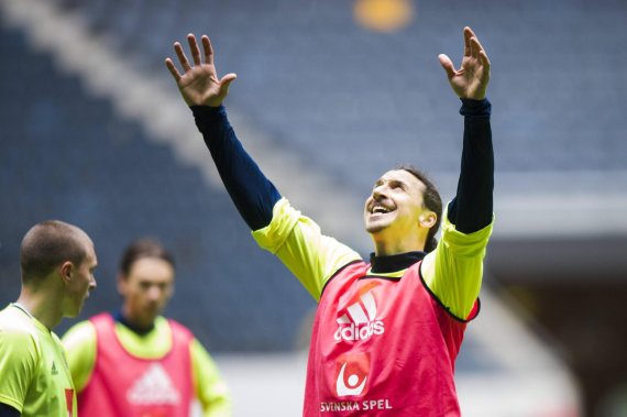 mb-zlatan-ibrahimovic-em-schweden At the moment Zlatan Ibrahimović is with the Swedish National Team preparing for the European Championships in France: Alongside this, he is presenting his collection.