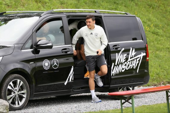 mb-160603-imago24181319h Mesut Özil wurde 2014 mit dem DFB-Team Fußball-Weltmeister in Brasilien