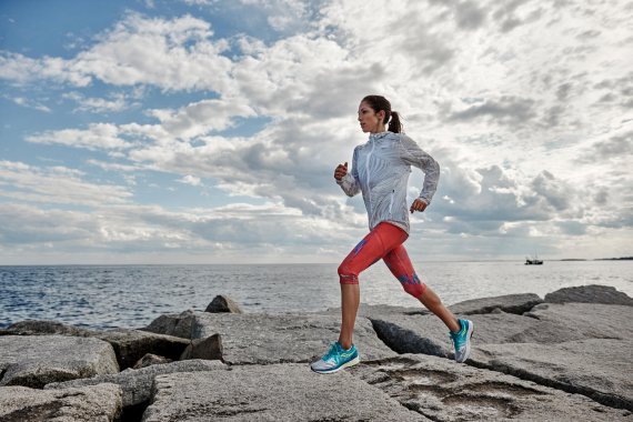 Varying training and running shoes can reduce the risk of injury