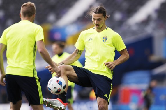 mb-160617-imago24334149h Originally in Nike, Now in Adidas Soccer Shoes: Zlatan Ibrahimovic
