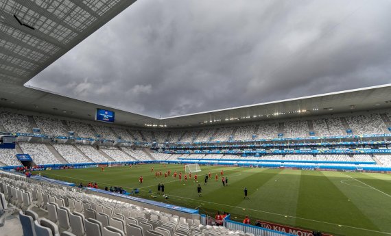 mb-160628-stadion bordeaux euro 2016 Das EM-Stadion in Bordeaux wurde von den Schweizer Archtikten von Herzog & de Mauron entworfen und kostete rund 183 Millionen Euro.