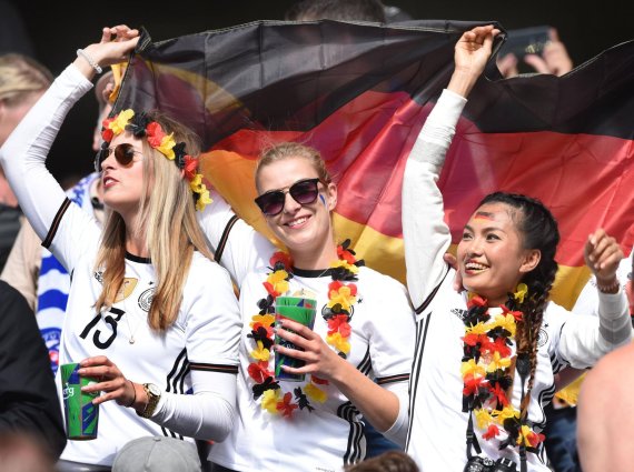 Deutsche Fußballfans fiebern mit dem DFB-Team – und sorgen für Umsatz.