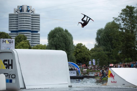 Dominik Gührs flies high at Munich Mash 2016.